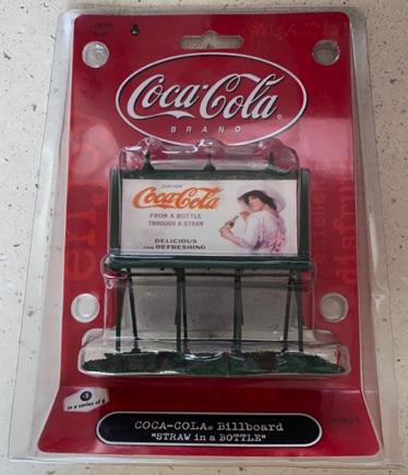 4314-1 € 8,00 coca cola town square bilboard straw in a bottle.jpeg